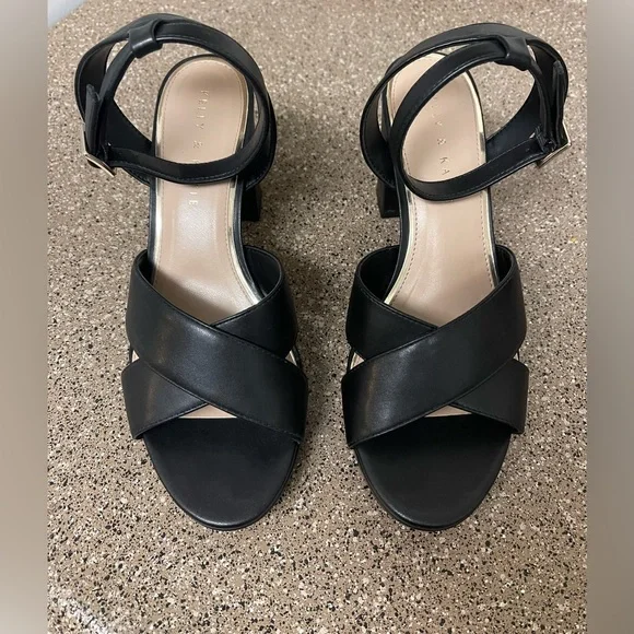 Kelly & Katie Hanniah Platform Sandal - Picture 2 of 13